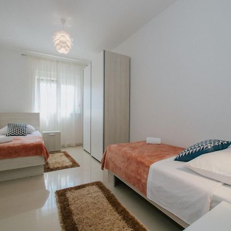 Luxury Apartment Di โตรกีร์ ภายนอก รูปภาพ