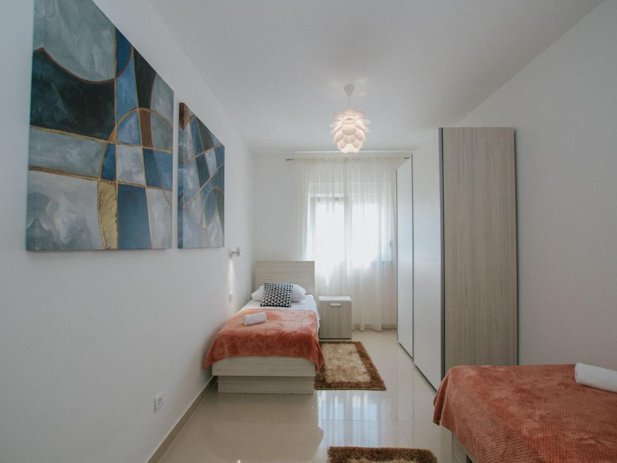 Luxury Apartment Di โตรกีร์ ภายนอก รูปภาพ