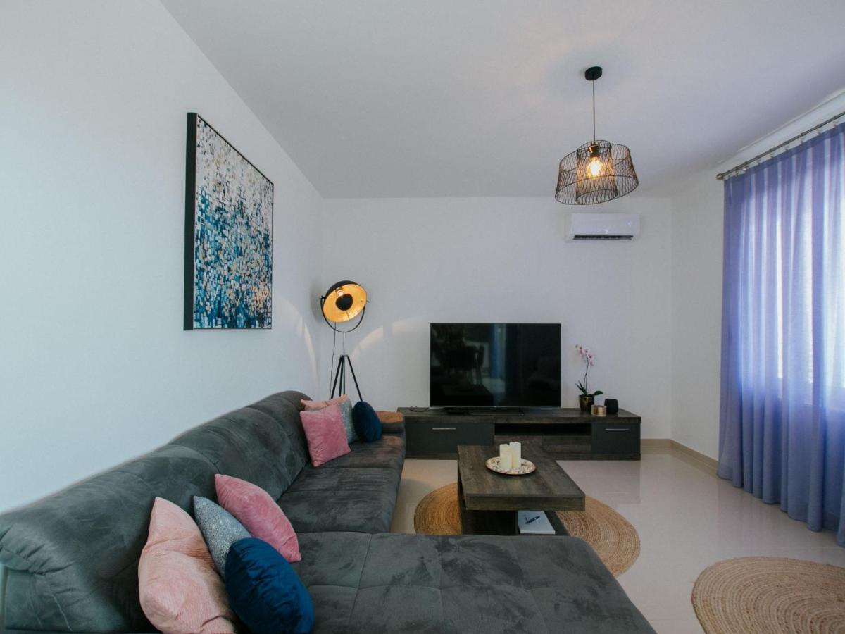 Luxury Apartment Di โตรกีร์ ภายนอก รูปภาพ