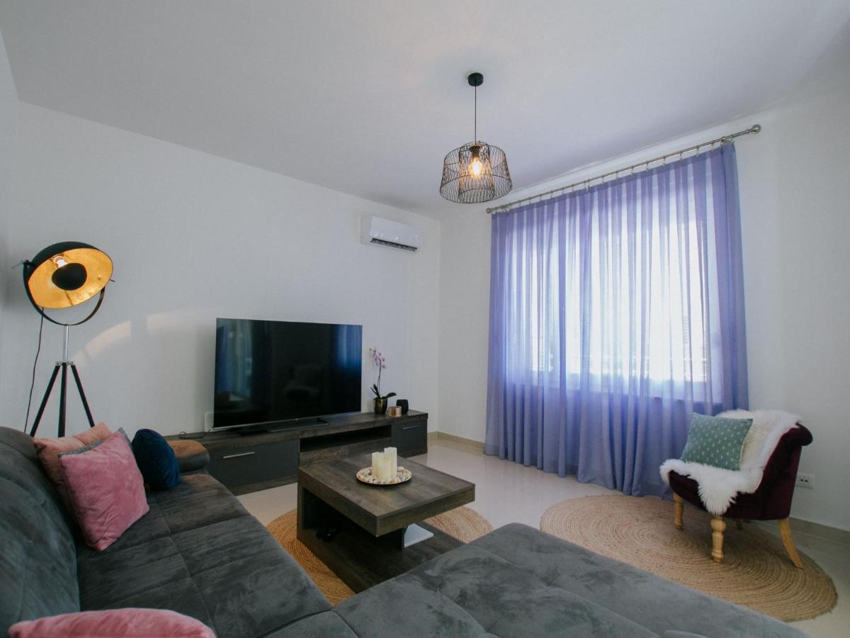 Luxury Apartment Di โตรกีร์ ภายนอก รูปภาพ