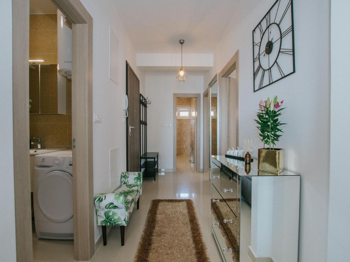 Luxury Apartment Di โตรกีร์ ภายนอก รูปภาพ