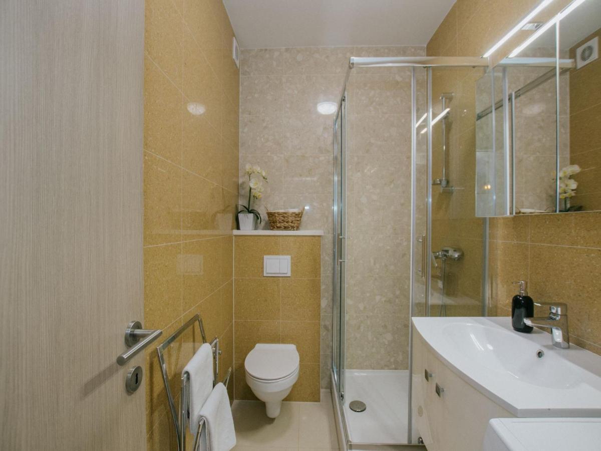 Luxury Apartment Di โตรกีร์ ภายนอก รูปภาพ