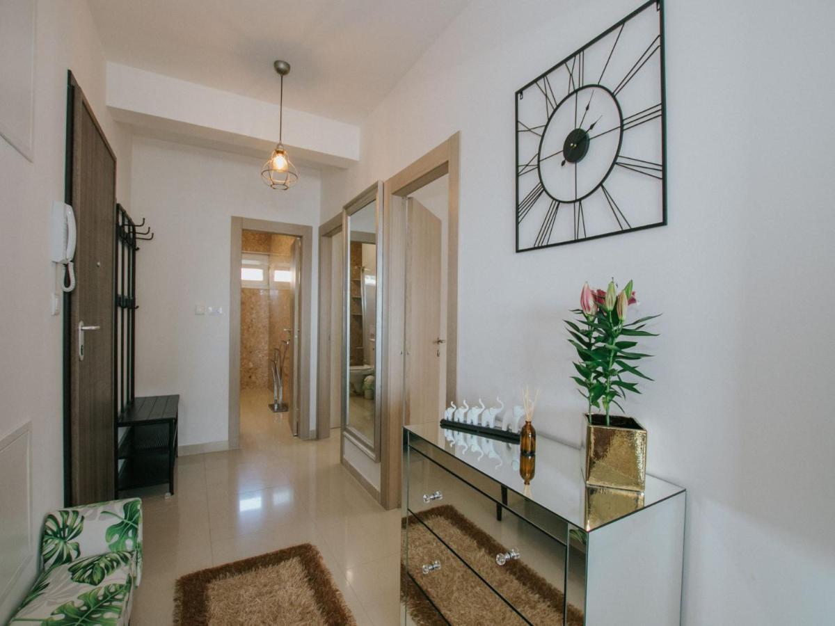 Luxury Apartment Di โตรกีร์ ภายนอก รูปภาพ