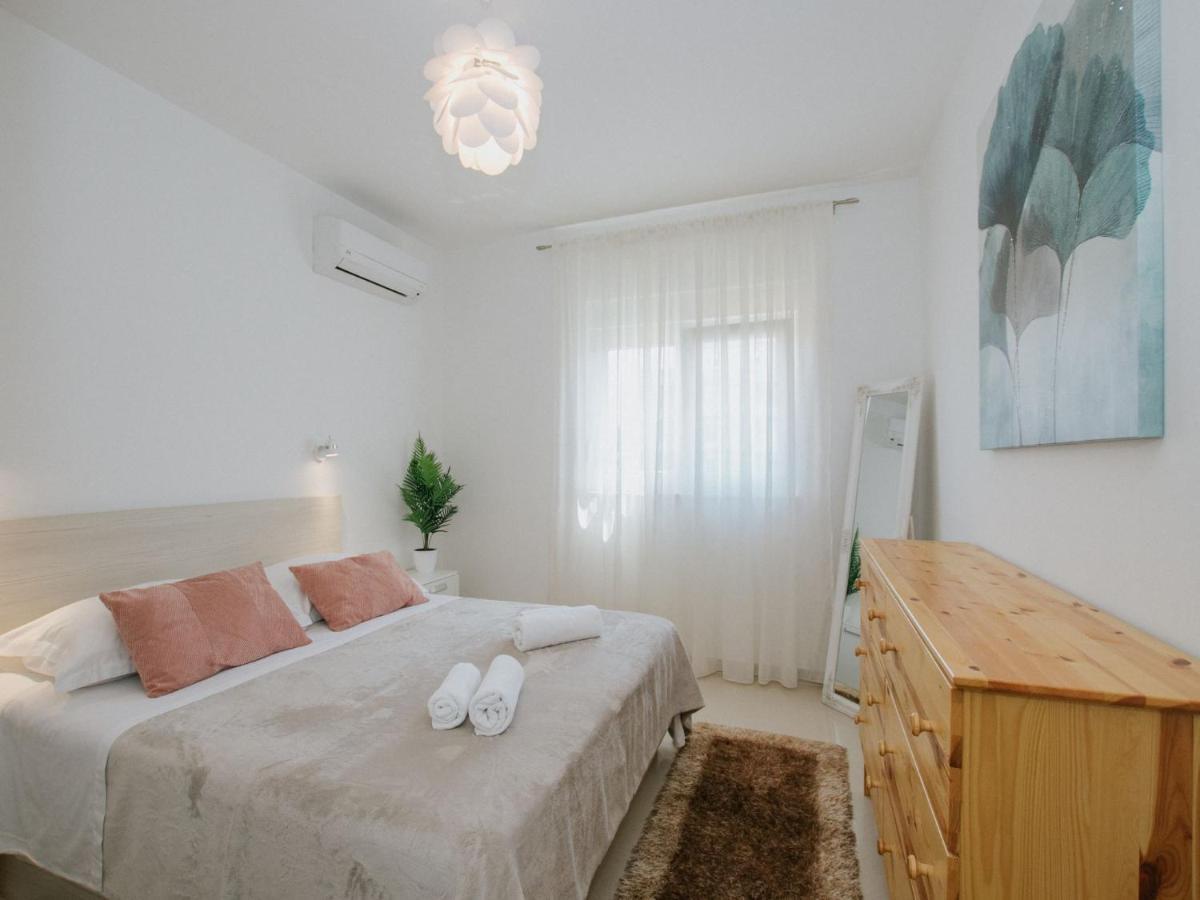 Luxury Apartment Di โตรกีร์ ภายนอก รูปภาพ