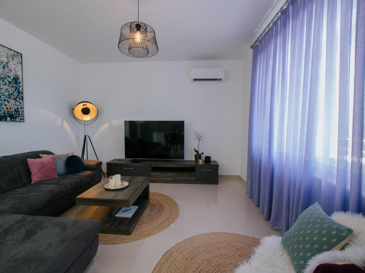 Luxury Apartment Di โตรกีร์ ภายนอก รูปภาพ